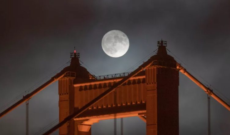 Amazing Photographs of the July Buck Moon Captured From Around the World