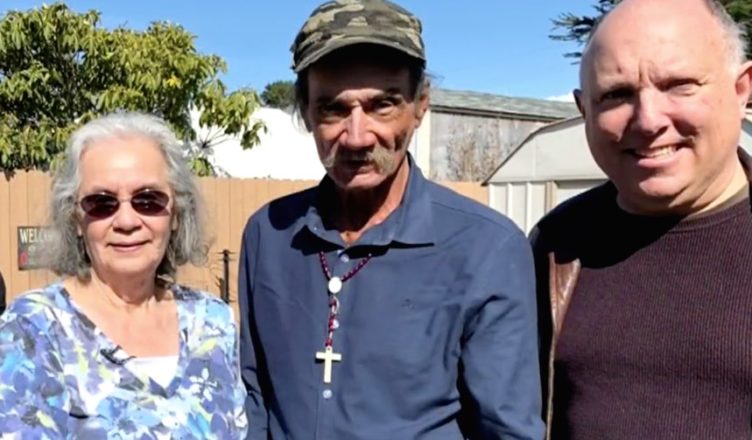Deputy’s Act of Kindness Leads Homeless Man to Family He Never Knew He Had… You won’t believe when you see what happened then…