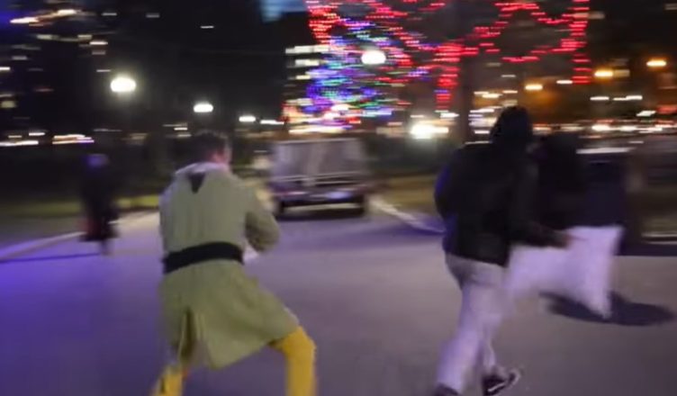 Firefighter Dresses Like Buddy The Elf And Starts Pillow Fights With Shoppers. But Then This Happens…