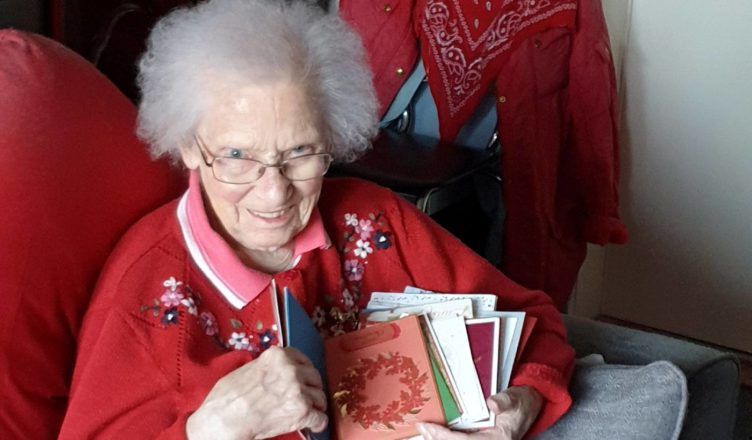 Lonely Grandma Receives Over 1,000 Christmas Cards From Around the World Restoring…