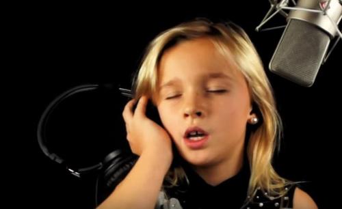 The young girl performs “Jolene” by Dolly Parton, and it’s just more than jaw dropping…