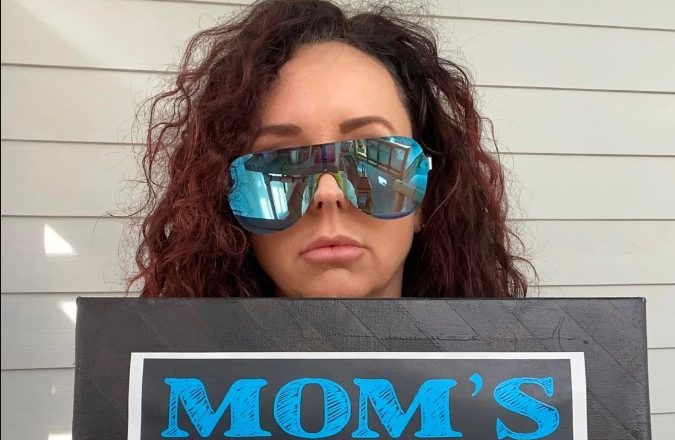 ‘Tired’ mom creates hilarious first day of school sign, and then…