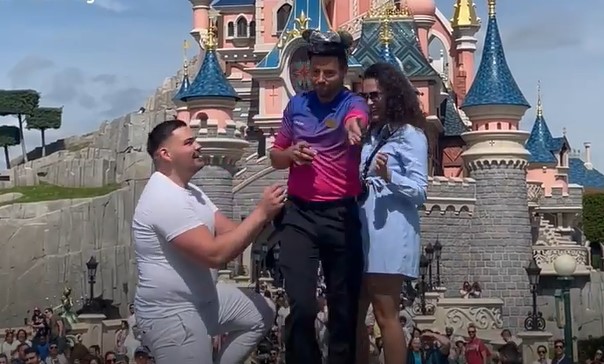 VIDEO: After a Disneyland Paris employee interrupted a couple’s proposal, Disney apologized.. But see what couple did…