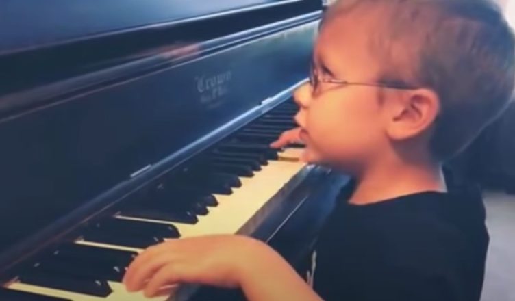 VIDEO: Blind 6-Year-old Boy Who Taught Himself to Play Piano Has Become an Internet Star. You won’t believe how he did that…